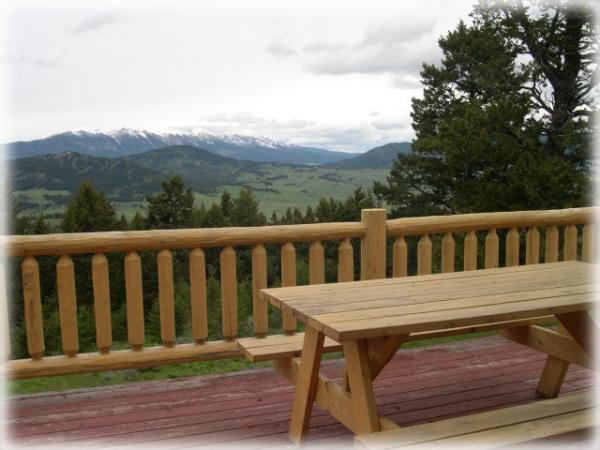 A relaxing deck for barbecues and to enoy the view