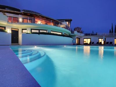 Villa El Cano pool at night