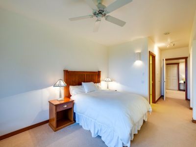 Bedroom2 Queen Bed
