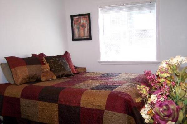 Pillow top queen bed, new and comfortable 