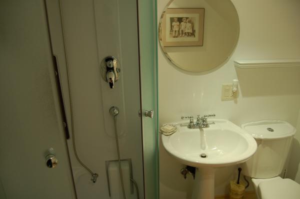 Ensuite bathroom to Master Bedroom