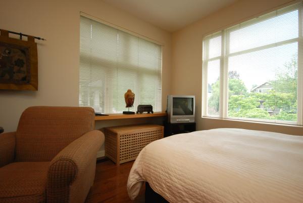 Bedroom with garden views - very bright