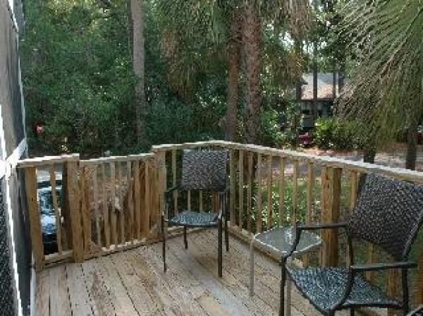 Deck off of screened in porch