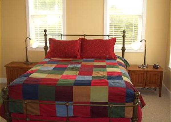 Queen Master Bed with Full Bath