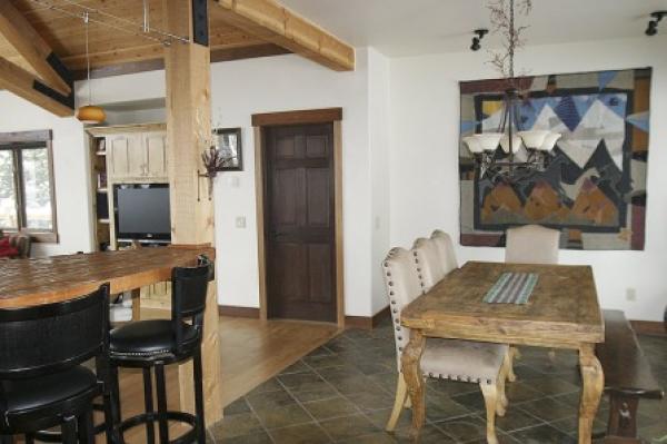Dining Area and Eating Bar