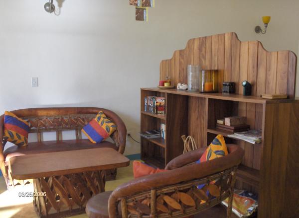 Chica sala similar in both suites