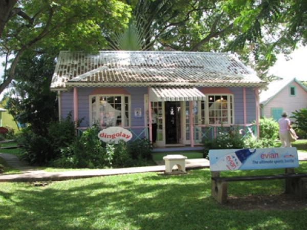 Shopping - 5 Minutes from Villa Escape