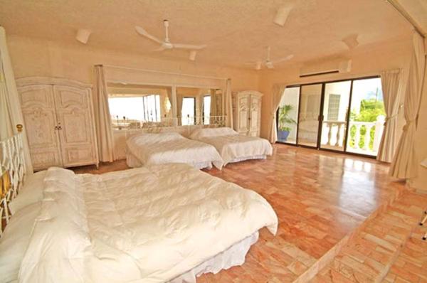 Cancun Family Suite -Up to 2 Adults and 4 children