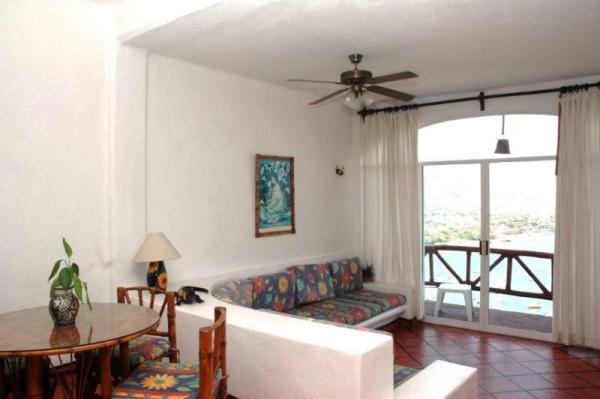 livingroom & balcony