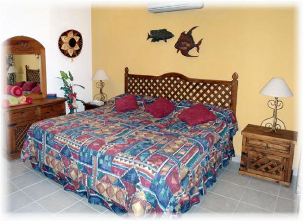 One of 2 kings that can each be changed to 2 twins