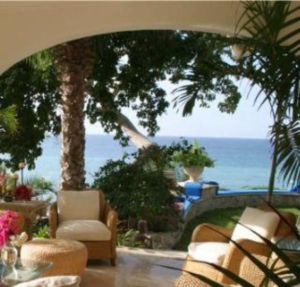 Outer Sitting Area