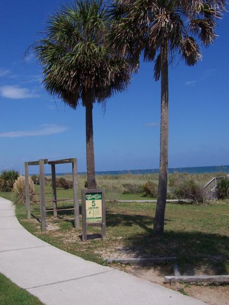 Parcours Trail Along the Beach