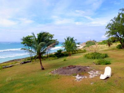 Moonraker Apartment gardens beside beach