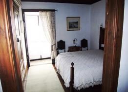 Bedroom with traditional furnishings