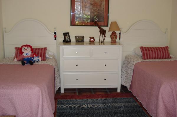 Twin Bedroom 