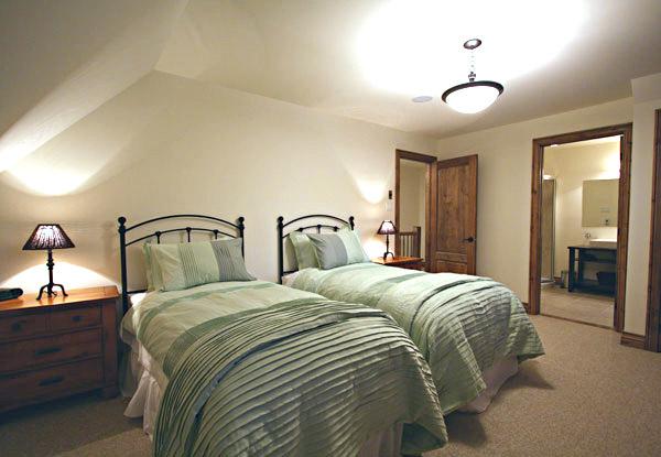 Twin Bedroom