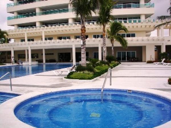 Pool and Jacuzzi