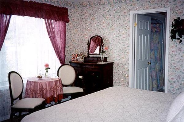 The Garden Room with king/twin beds - ensuite