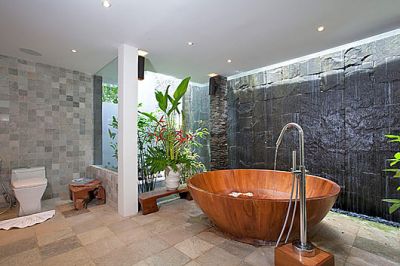 Renaissance Villa bathroom