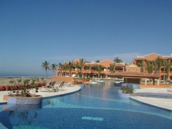 Gorgeous view of pool and ocean from deck 