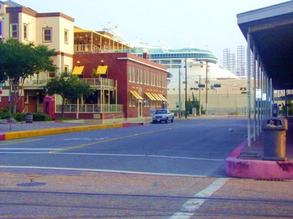 Strand Area with Cruise