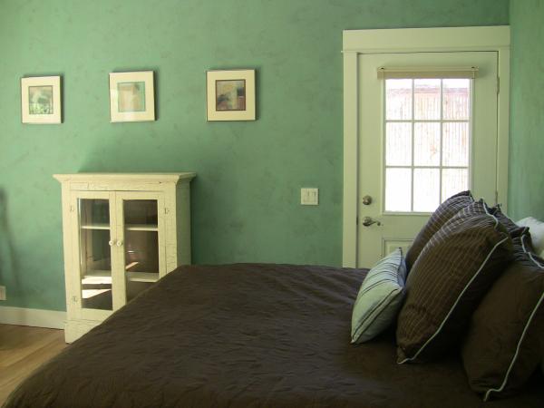 2nd mstr, king, French doors to gardens, steam rm.