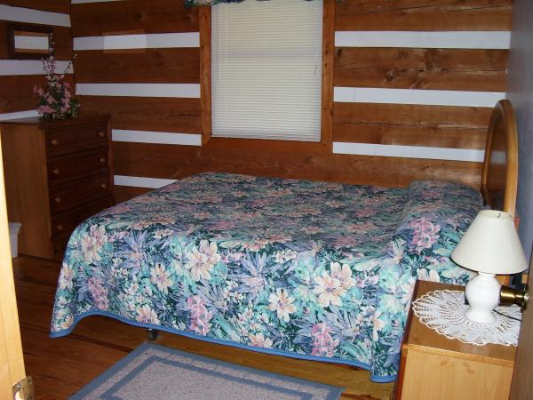 Downstairs Bedroom/Queen Bed