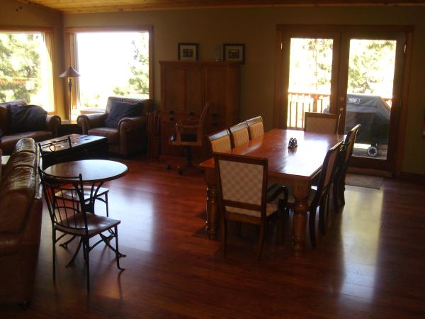 Great Room w/ Queen Sofa Sleeper