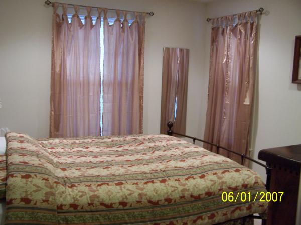 2nd Bedroom W/ queen bed