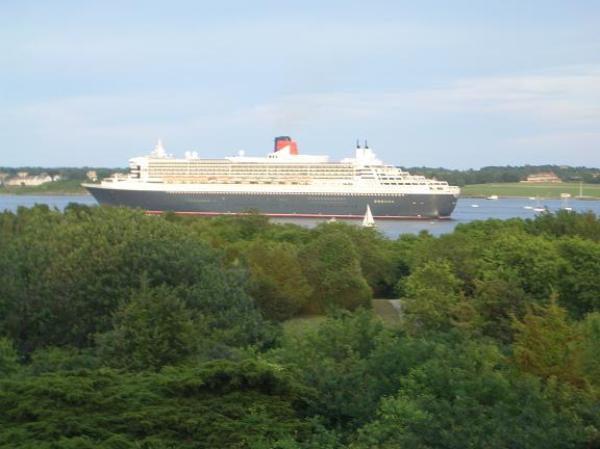 Queen Mary 11 Passes Wetherledge