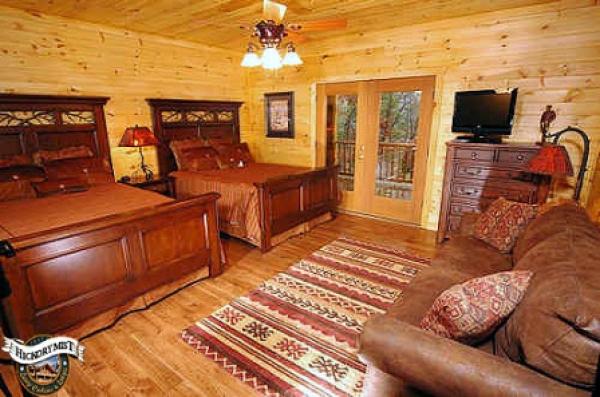 Master Suite with Double Beds 