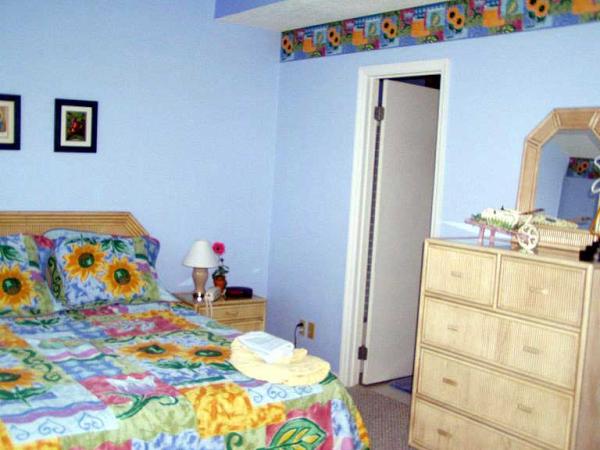 Queen Bedroom