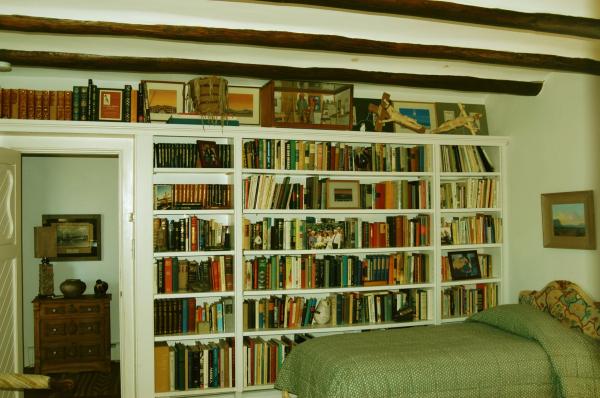 Twin Bedroom/Bath & Library