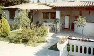 Pernes-les-Fontaines, Vaucluse, Vacation Rental House