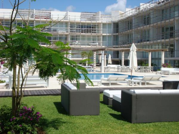 pool and lounge area