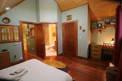 Glacier Springs Cabin master bedroom