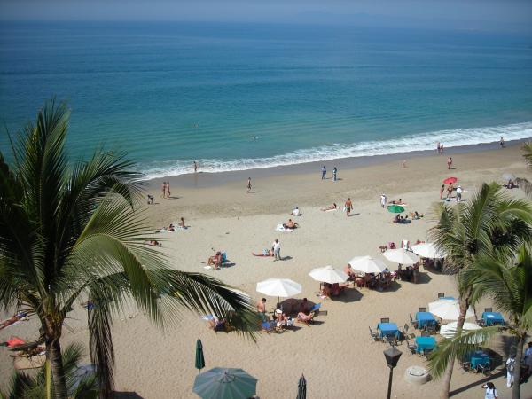 Balcony view of beach to the northwest!