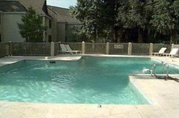 colonnade Club pool