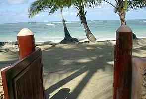 Casa Inca gate with access to sea