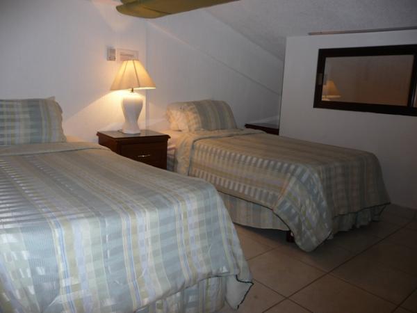 Guests Bedroom - 2nd level