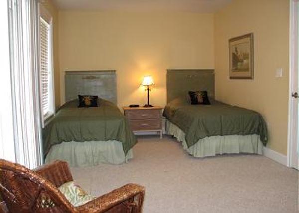 Twin Bedroom