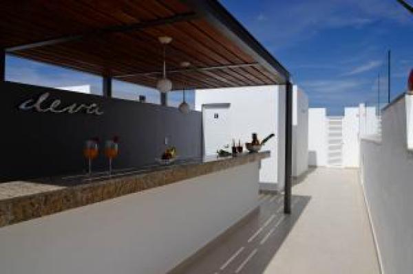 Wet Bar beside the Pool