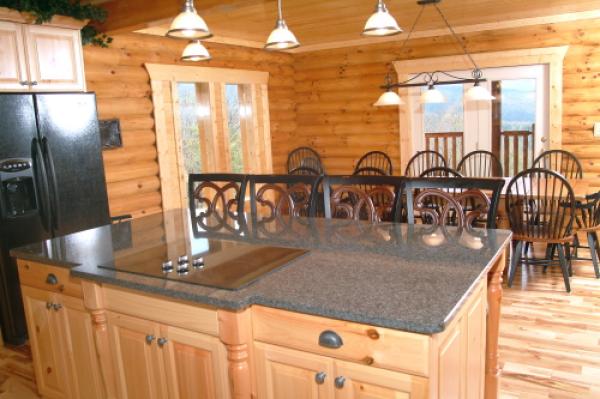 Kitchen & Dining Area