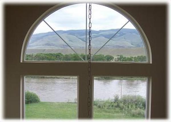 Huge Windows to Enjoy the Views