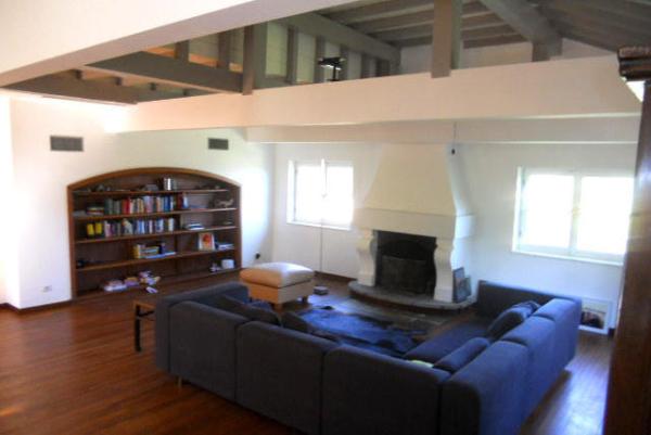 Living room with Fireplace