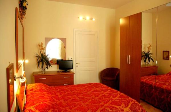 Sara Bedroom