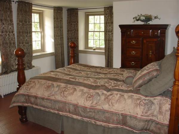 Master Bedroom with Queen size bed