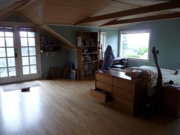 Bedroom with oceanview into downtown.