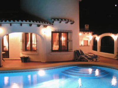 Heated pool 11m x 6m