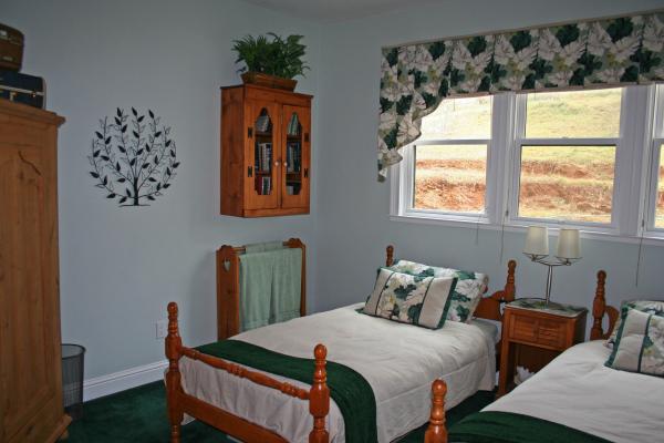 Downstairs  Island Bedroom- 2 Single Beds